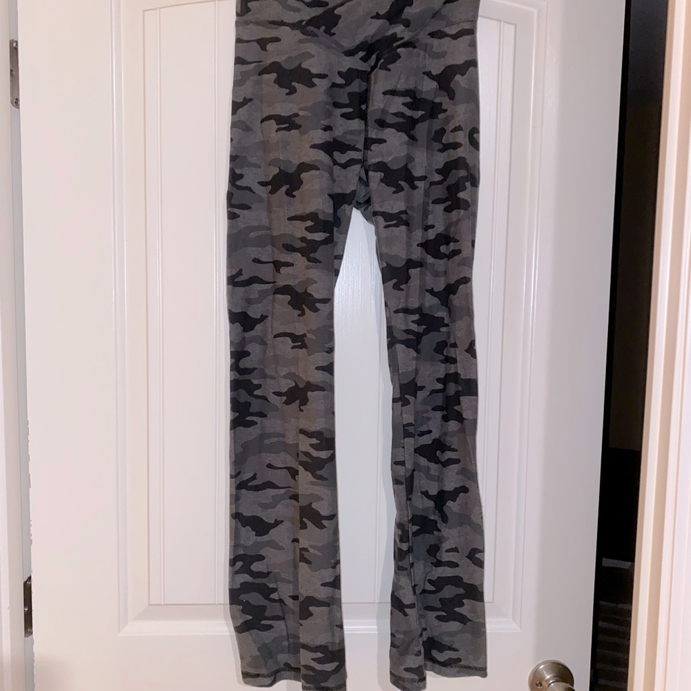 Victoria’s Secret Yoga Pants (short)